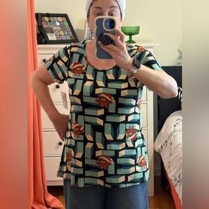 LuLaRoe NWT Graphic Tee in Black, Green, and Cream SANTABEARS